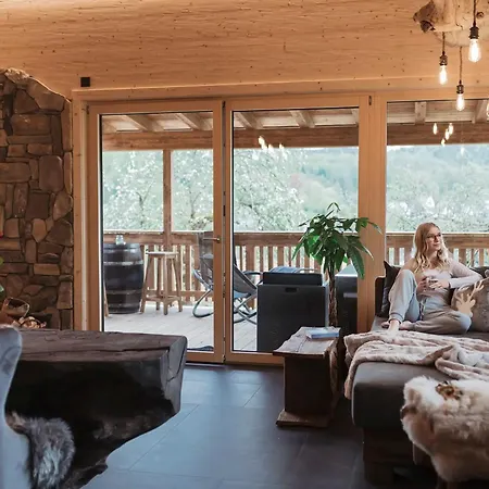 Romantikchalet Baerenhoehle Vorra