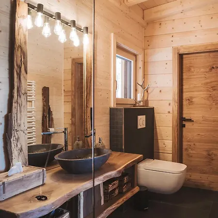 Romantikchalet Baerenhoehle * Vorra