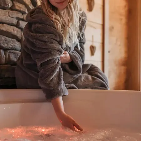 Romantikchalet Baerenhoehle 아파트 Vorra